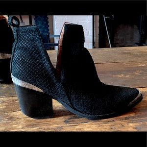 JEFFREY CAMPBELL COWGIRL BOOTIES SIZE 9